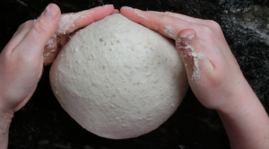 unpedazodepan_manos_amasando_004
