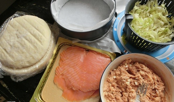 Preparamos los ingredientes de relleno y cobertura.