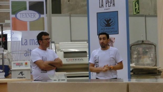 Presentando productos.