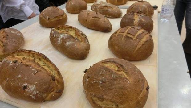 Panes aromáticos: trigo duro y pasas en infusión de cardamomo y canela.