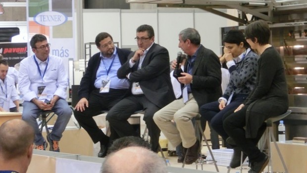 Mesa redonda sobre panadería, con grandes del sector como Eduard Crespo al micro.