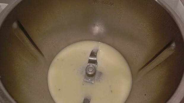 No hay que olvidar girar la naranja al cortar.