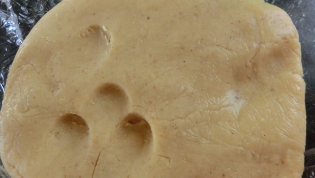 El escaldado tiene la textura de una plastilina y no de una crema (como es el caso del Tang Zhong o Water Roux)