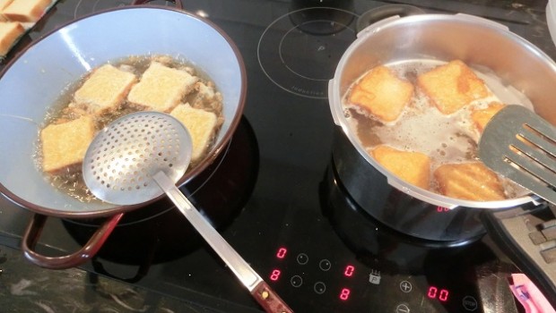 Las dos operaciones se simultanean con tandas diferentes.