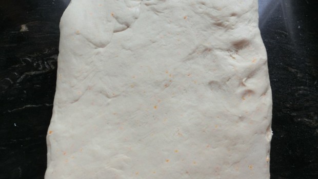 Con baja hidratación, la masa sale amalgamada pero no desarrollada.