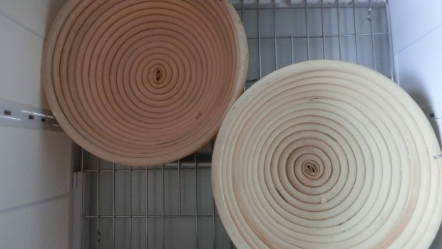 Dos banetones redondos de medio kilo.