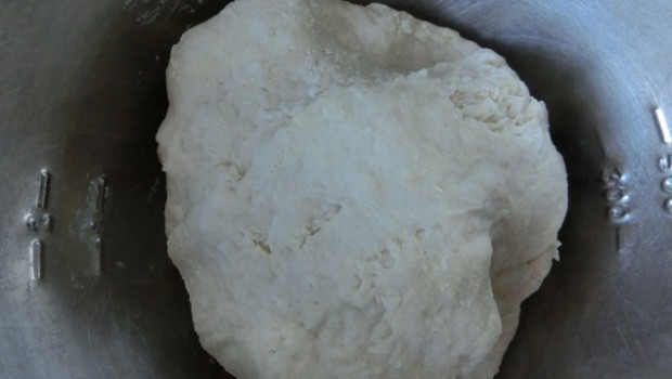 Mezclar bien los ingredientes, pero sin necesidad de amasar.