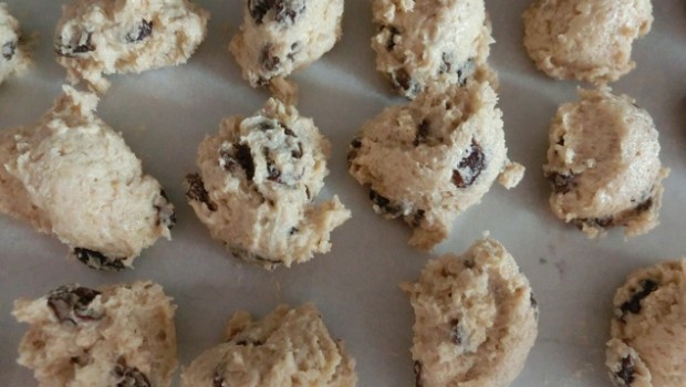 Para congelar no necesitamos dejar mucha separación entre galletas.