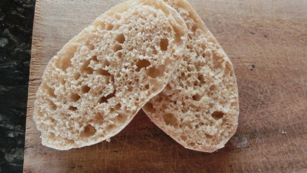 Miga abierta y jugosa, con 80% T80 y 20% Xeixa.