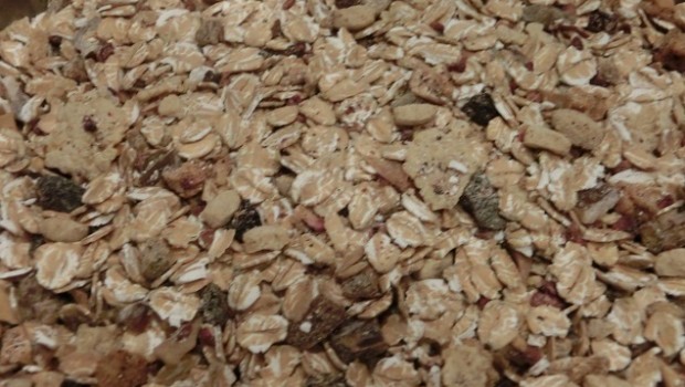 Un muesli mezcla cereales, frutas deshidratadas y a veces frutos secos.