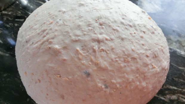 La superficie, satinada y nada pegajosa.